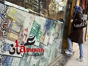 دولارات المنازل.. هكذا يهرب الإيرانيون من تآكل الرواتب
