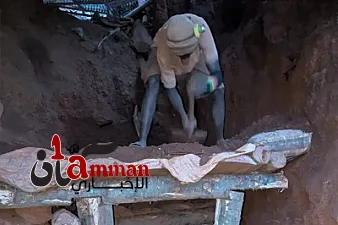 دولاران وقطعة عجين.. كيف تخرج الهواتف المغموسة بالدم من مناجم الكونغو؟