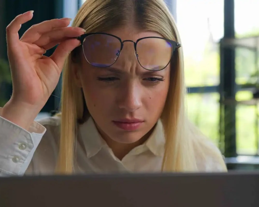 ليس وقت الشاشة وحده.. عامل خفي وراء قصر النظر