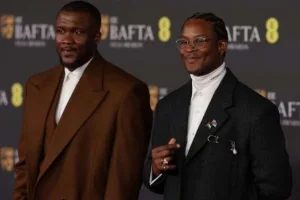 بي بي سي تحذف الحرية لفلسطين وتبقي على كلمات عنصرية في جوائز بافتا