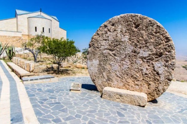 مؤامرة تزييف وتهويد جبل (نيبو) في مادبا