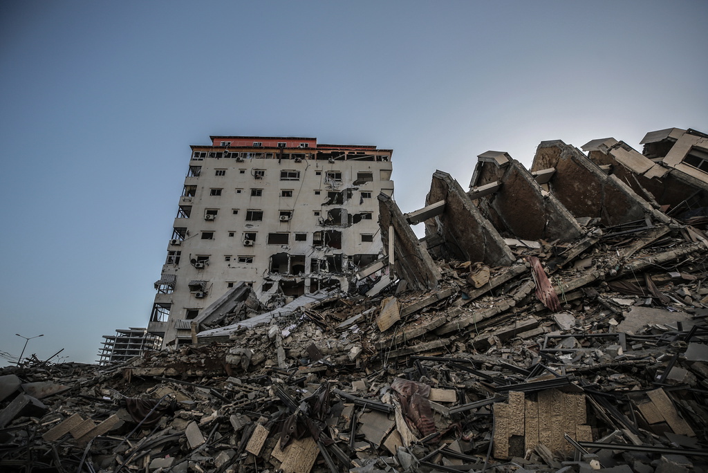 العدوان : ليس بسبب صواريخ حماس تتعرض غزة للابادة