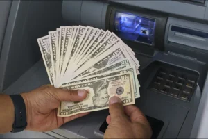 أميركا تحذر من سرقة ملايين الدولارات من أجهزة الصراف الآلي