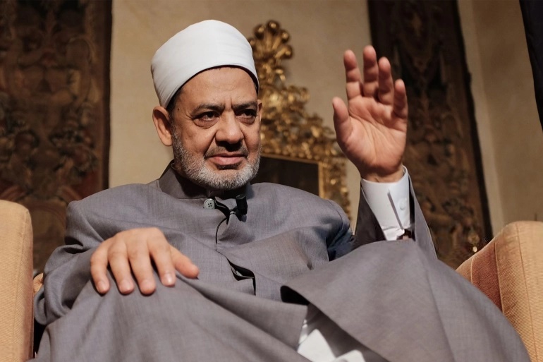 شيخ الأزهر: لا يجوز للمسلم مسّ التوراة والإنجيل دون طهارة