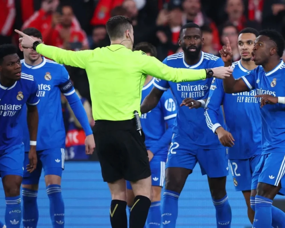 4 بيانات رسمية.. تطورات مثيرة لأزمة إهانة فينيسيوس