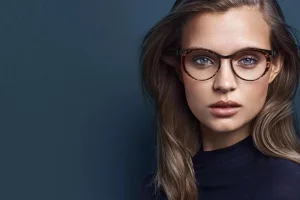 وداعا للنظارات.. قطرة عين واحدة قد تغير كل شيء