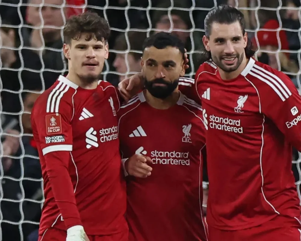 بعد الصناعة والتسجيل.. سلوت يشيد بـ دور غير متوقع لصلاح