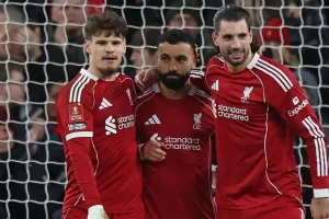 بعد الصناعة والتسجيل.. سلوت يشيد بـ دور غير متوقع لصلاح