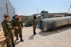 ضربات صاروخية إيرانية تدفع ملايين الإسرائيليين إلى الملاجئ