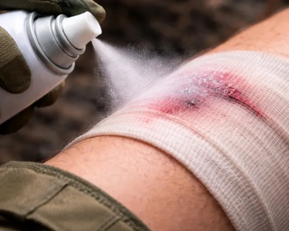 سلاح طبي في ساحات الحرب.. رذاذ يوقف النزيف خلال ثانية