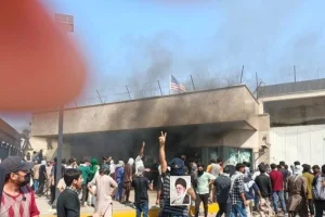 قتلى وجرحى خلال اقتحام محتجين القنصلية الأمريكية في كراتشي