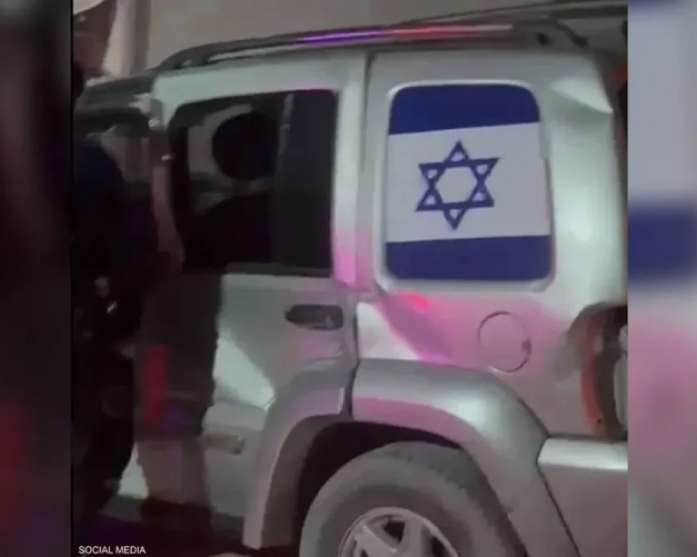 سيارة تحمل علم إسرائيل تدهس عدة مواطنين في مصر