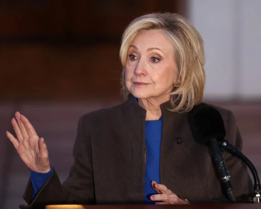 كلينتون تقدم إفادتها حول فضحية إبستين وتطالب باستدعاء ترامب