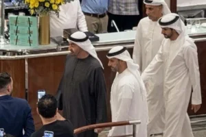 لماذا اختار قادة الإمارات والبحرين النزول للأسواق بعد ضربات إيران