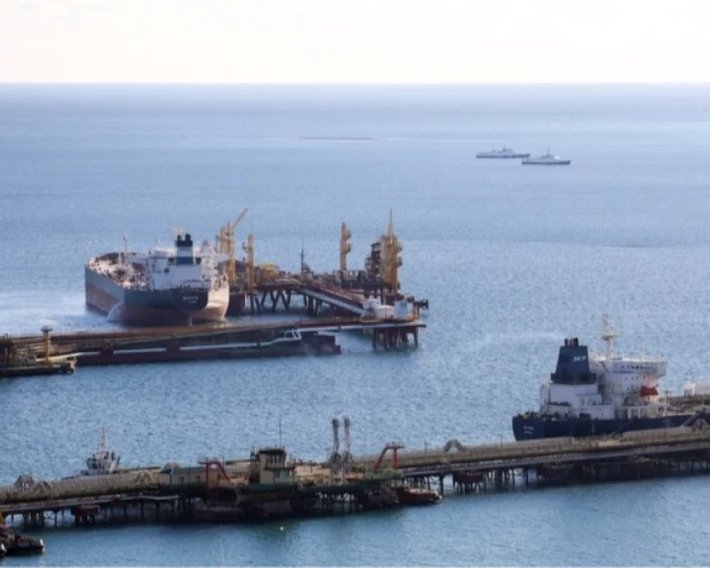 الخزانة الأمريكية تمنح الهند إعفاء مؤقتا لشراء النفط الروسي العالق في البحر