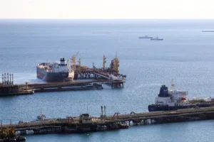 الخزانة الأمريكية تمنح الهند إعفاء مؤقتا لشراء النفط الروسي العالق في البحر