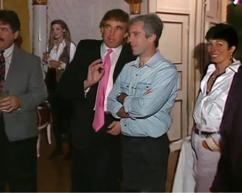 العدل الأمريكية تنشر وثائق تتضمن اتهامات لترمب بقضية إبستين