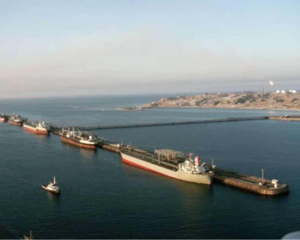 الإدارة الأمريكية تدرس خيارات للسيطرة على مضيق هرمز وحقول النفط الإيرانية