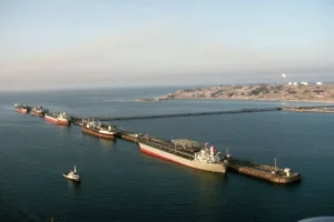 الإدارة الأمريكية تدرس خيارات للسيطرة على مضيق هرمز وحقول النفط الإيرانية