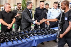 بن غفير يسمح لـ 300 ألف إسرائيلي في القدس بطلب رخص سلاح