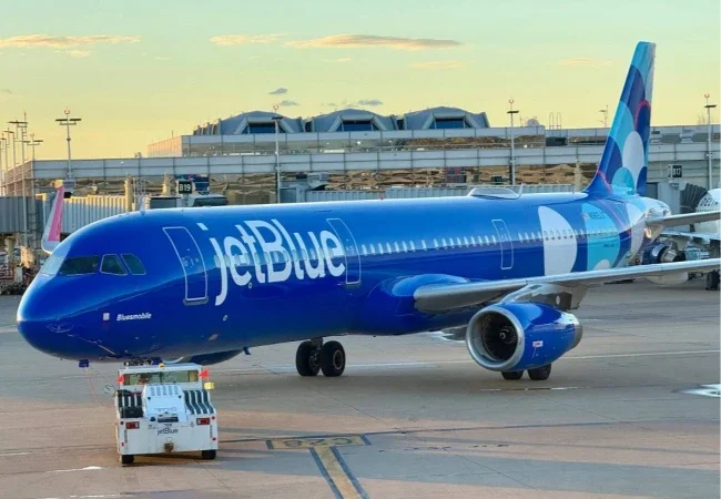 شركة جت بلو الأمريكية للطيران تجمد جميع رحلاتها بشكل مفاجئ