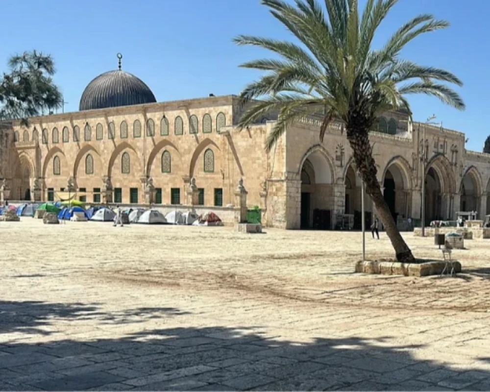 لأول مرة منذ 1967 .. الاحتلال يمنع الصلاة والتراويح والاعتكاف في المسجد الأقصى