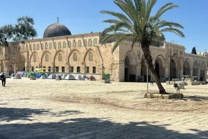 لأول مرة منذ 1967 .. الاحتلال يمنع الصلاة والتراويح والاعتكاف في المسجد الأقصى