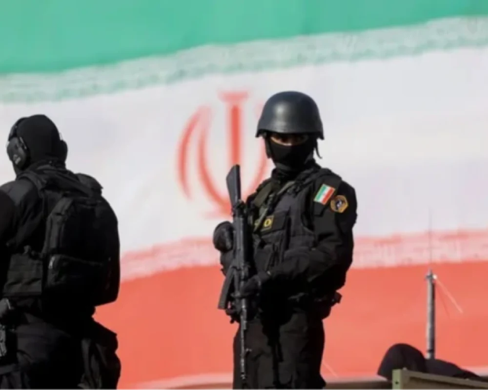 الشرطة الإيرانية تحذر من التظاهر ضد النظام: أصابعنا على الزناد