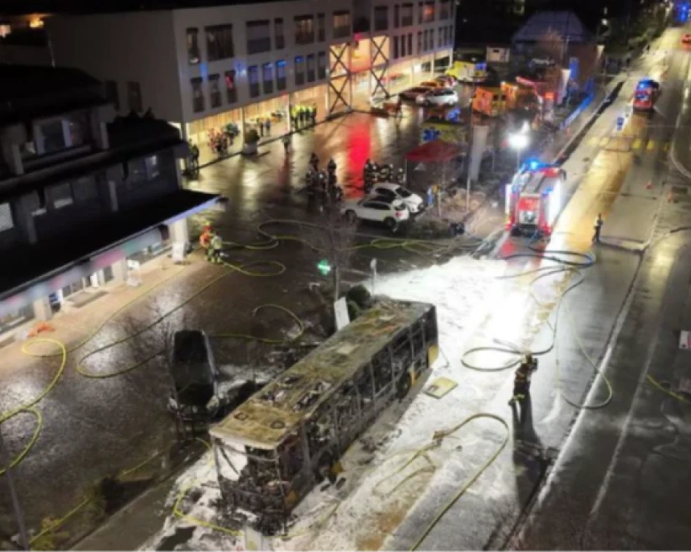 مقتل 6 في حريق بحافلة سويسرية بعد إضرام أحد الركاب النار في نفسه