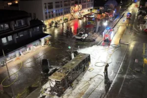 مقتل 6 في حريق بحافلة سويسرية بعد إضرام أحد الركاب النار في نفسه