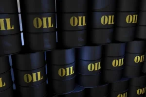 سعر النفط يتجاوز 100 دولار للبرميل رغم قرار السحب القياسي من الاحتياطيات