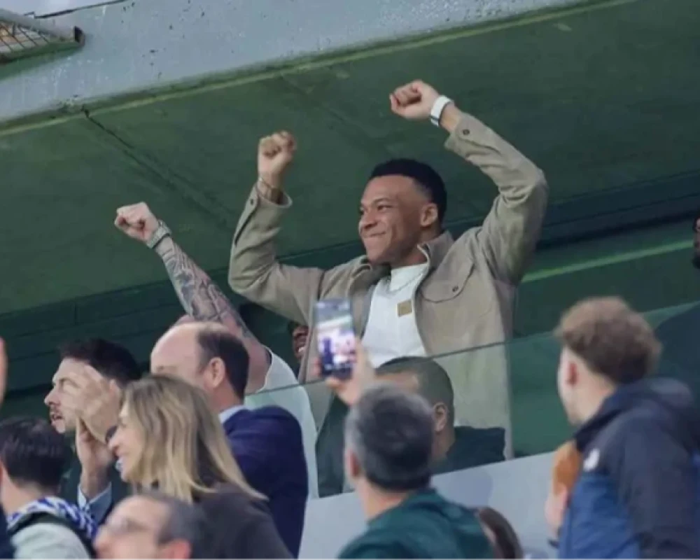 احتفال جنوني من مبابي وزيدان بانتصار ريال مدريد ضد مانشستر سيتي