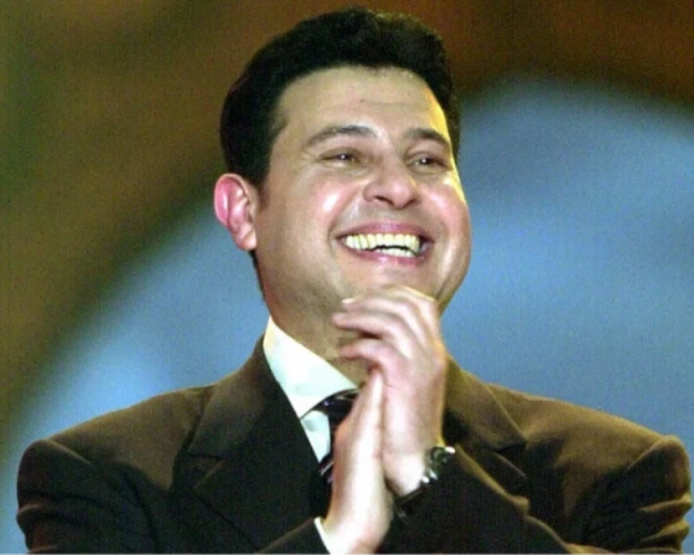 أسرة هاني شاكر تدرس نقله إلى باريس للعلاج لصعوبة حالته