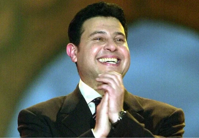 أسرة هاني شاكر تدرس نقله إلى باريس للعلاج لصعوبة حالته