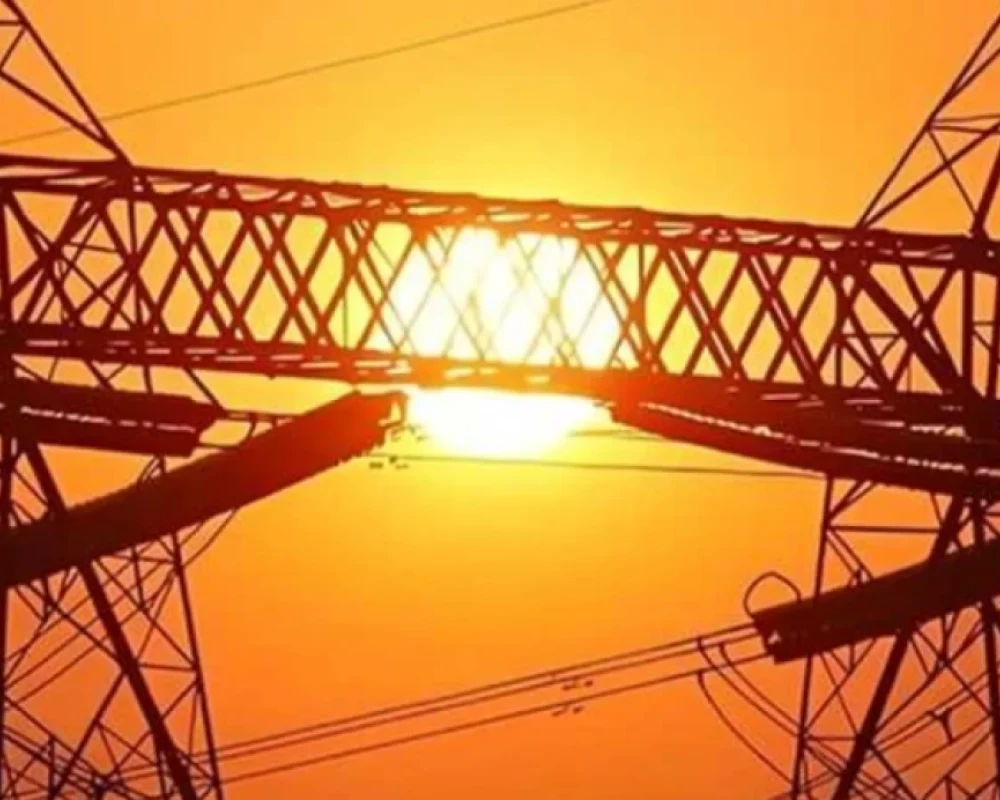 الكويت تعلن خروج 6 خطوط كهرباء عن الخدمة بسبب الشظايا