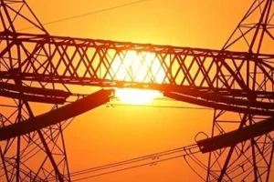 الكويت تعلن خروج 6 خطوط كهرباء عن الخدمة بسبب الشظايا