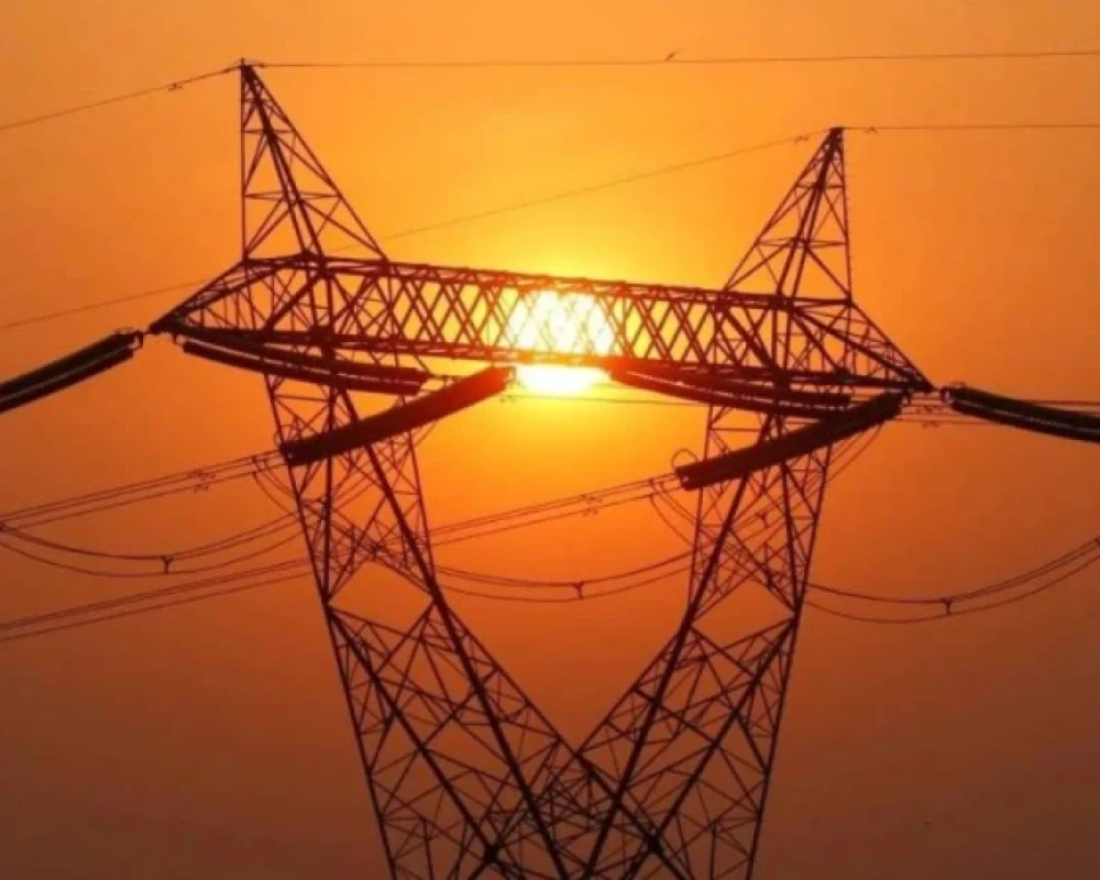 لاريجاني يهدد بقطع الكهرباء عن كافة دول المنطقة حال استهداف الشبكة الإيرانية