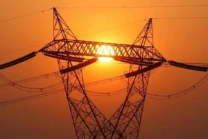 لاريجاني يهدد بقطع الكهرباء عن كافة دول المنطقة حال استهداف الشبكة الإيرانية