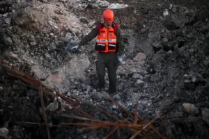 80 مصابا وتضرر مئات المنازل إثر سقوط صواريخ في الجليل