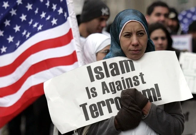 عضو بالكونغرس يدعو لترحيل المسلمين ويثير غضبا واسعا