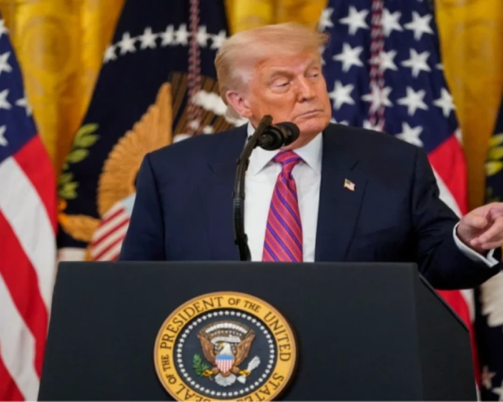 ترامب يتوعد إيران بضربة شديدة القوة الأسبوع المقبل ردا على إغلاق مضيق هرمز