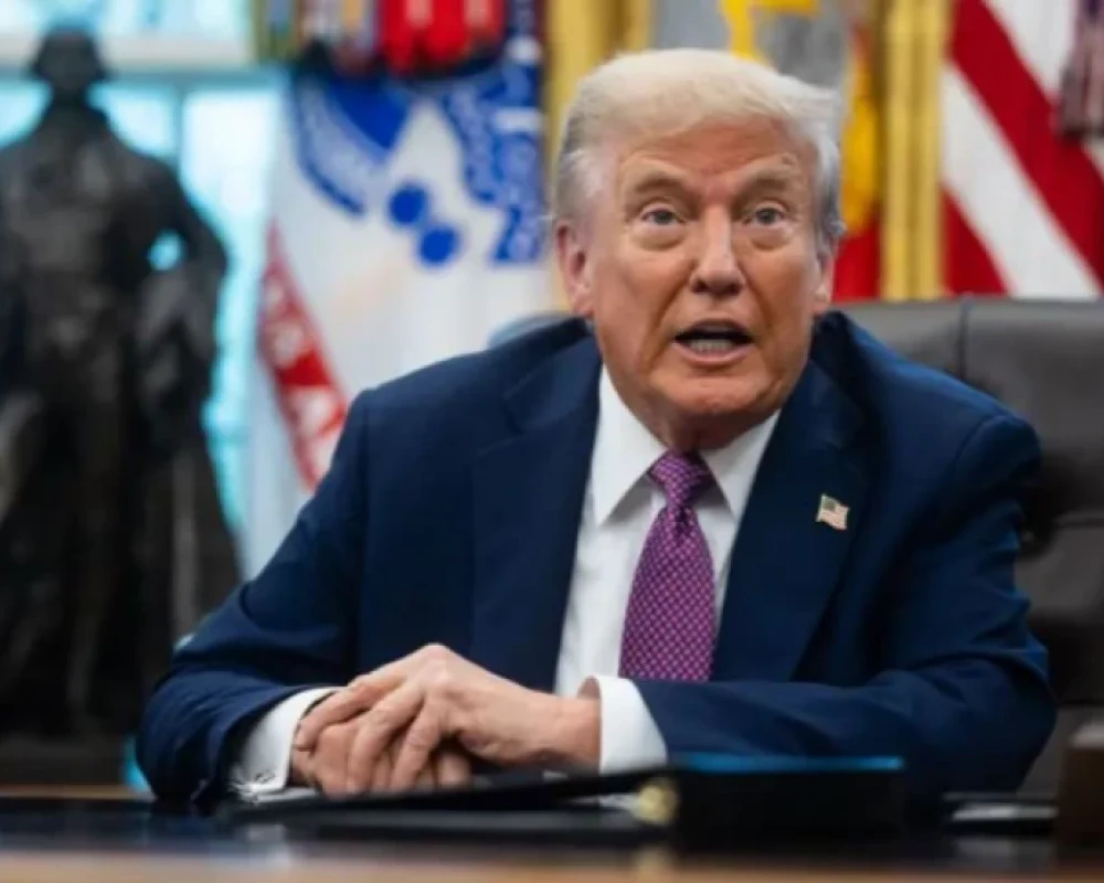 ترمب يحث المستفيدين من مضيق هرمز على القتال