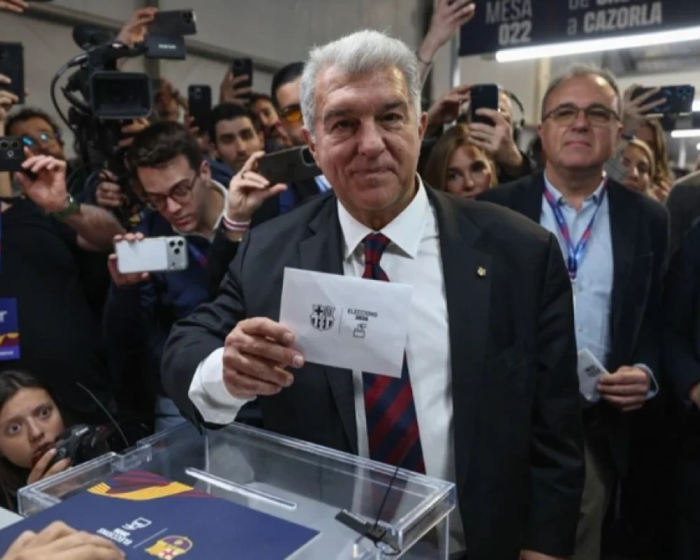 إعادة انتخاب لابورتا رئيسا لبرشلونة لولاية جديدة