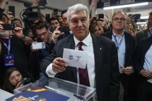 إعادة انتخاب لابورتا رئيسا لبرشلونة لولاية جديدة