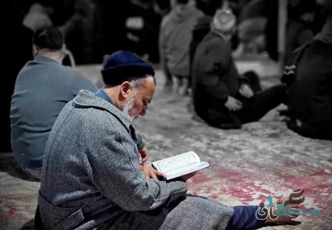 غزيون يحيون ليلة القدر وسط المساجد المدمرة والمصليات البلاستيكية