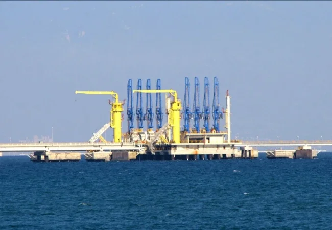 العراق يباشر تصدير النفط عبر تركيا بعد إغلاق مضيق هرمز