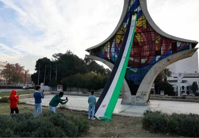 النشيد السوري يتصدر الترند.. وغضب من وزير الثقافة