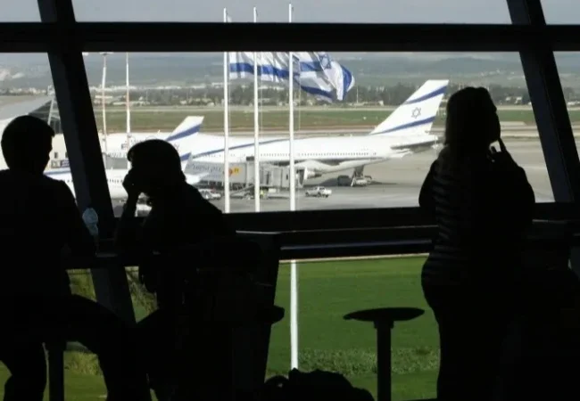 إلغاء رحلات في مطار بن غوريون.. إصابة طائرات إسرائيلية بشظايا صاروخ إيراني