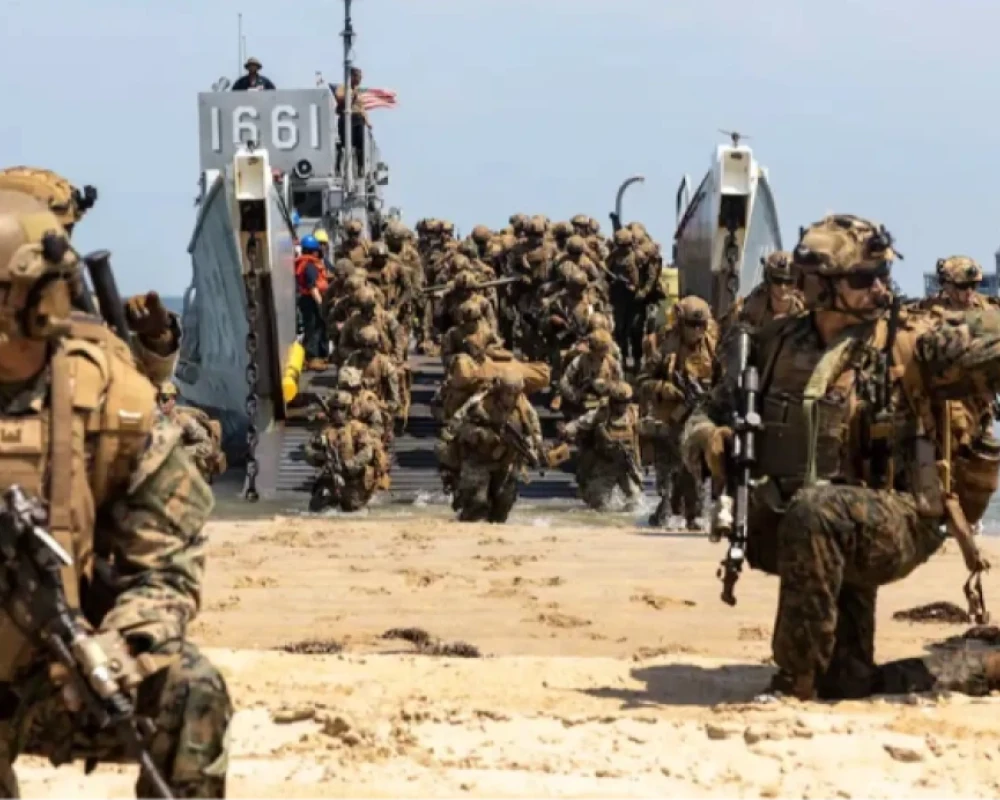 تعزيزات وآلاف الجنود.. أمريكا تدرس توسيع انتشارها العسكري ضد إيران والسعودية لا تستبعد اللجوء إلى القوة