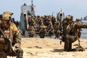 تعزيزات وآلاف الجنود.. أمريكا تدرس توسيع انتشارها العسكري ضد إيران والسعودية لا تستبعد اللجوء إلى القوة